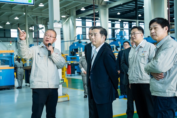 陳德榮董事長(cháng)在中鋼天源通力公司調研.jpg